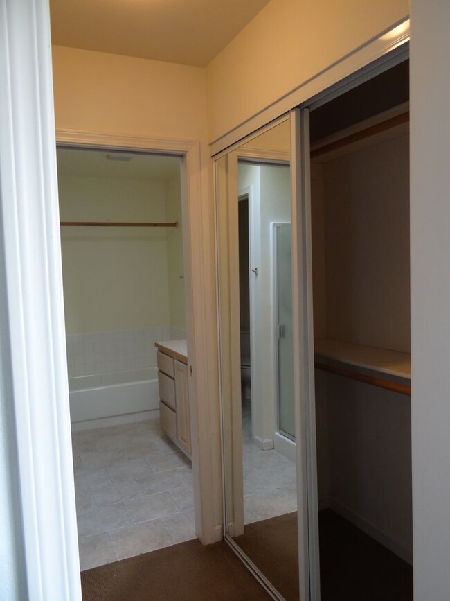 Building Photo - 6 Bedroom Home in Bellingham!