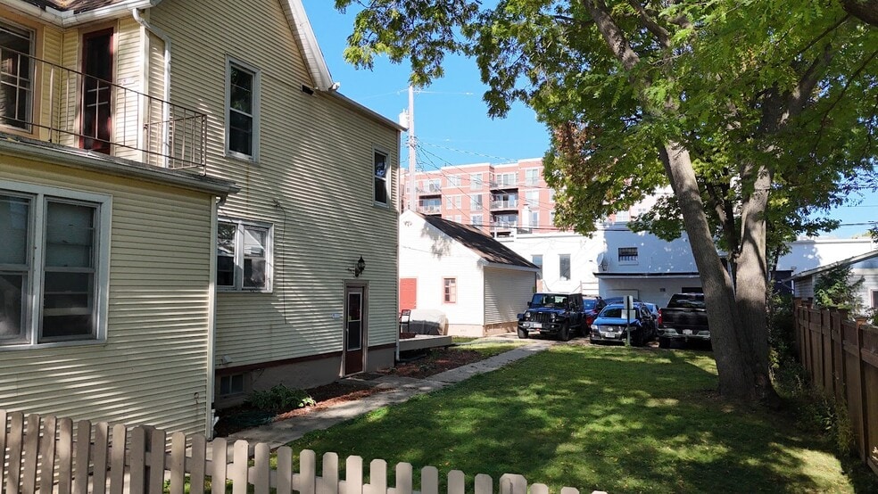 Building Photo - 1812 Madison St