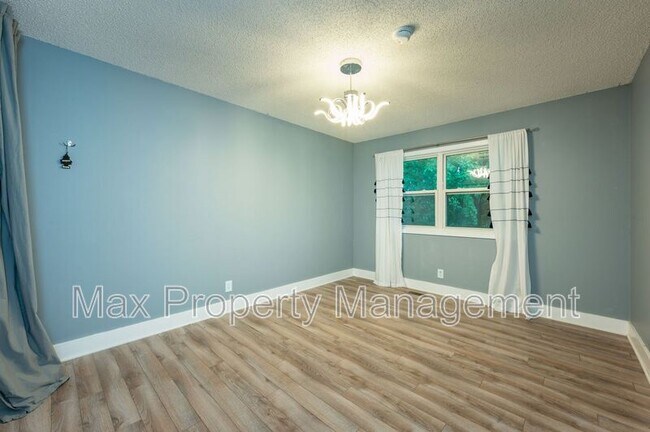 Building Photo - 9408 Horton Ave