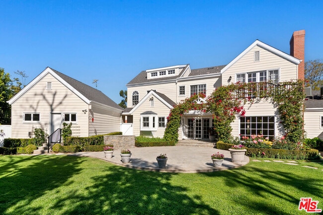 Building Photo - 360 Alma Real Dr