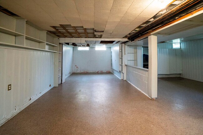 Building Photo - 2631 Woodside St