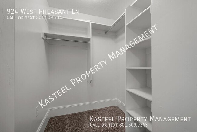 Building Photo - 924 W Pheasant Ln