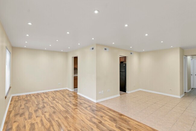Building Photo - 1705 Robin Cir