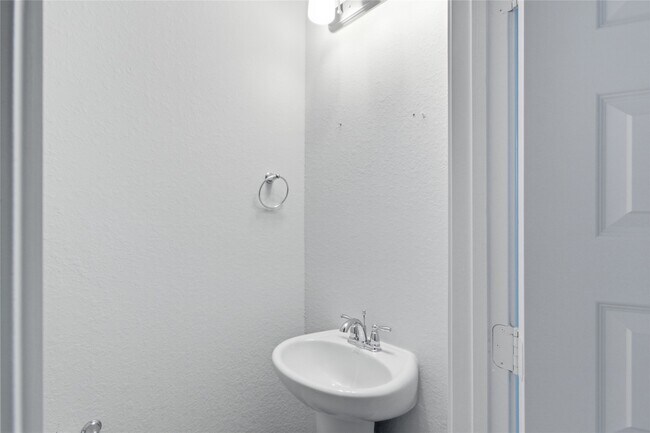 Building Photo - 7302 Toluca Dr