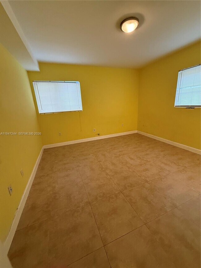 Building Photo - 1050 7th St