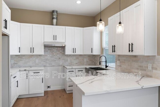 Building Photo - 547 Carty Dr