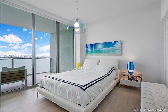 Building Photo - 2900 NE 7th Ave