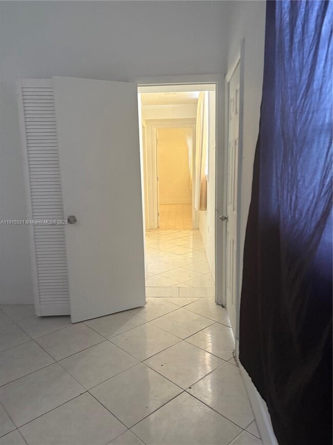 Building Photo - 927 SW 9th Ave