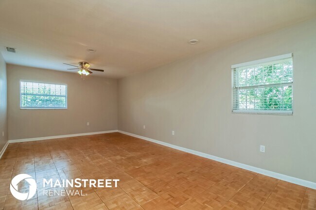 Building Photo - 804 Greenbriar Dr