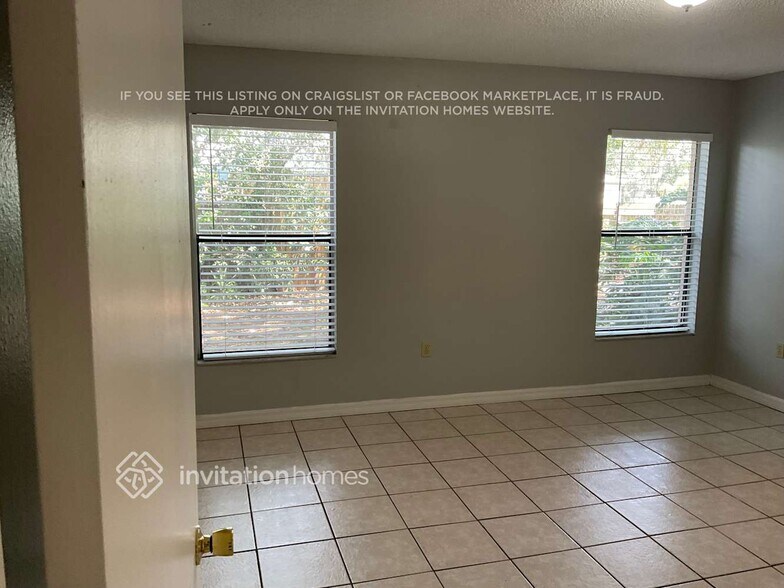 Building Photo - 521 Carlsbad Dr