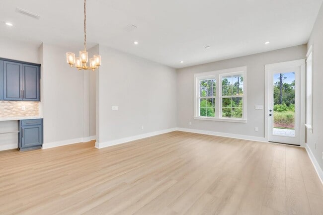 Building Photo - 299 Suwannee Dr