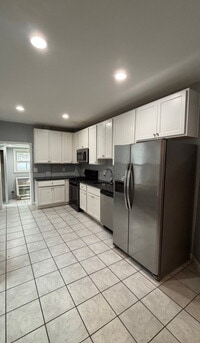 Building Photo - 44 Spruce St