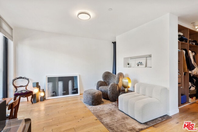 Building Photo - 3248 Descanso Dr