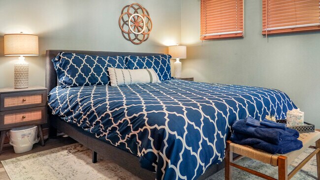 Building Photo - 15955 Bayview Dr NE