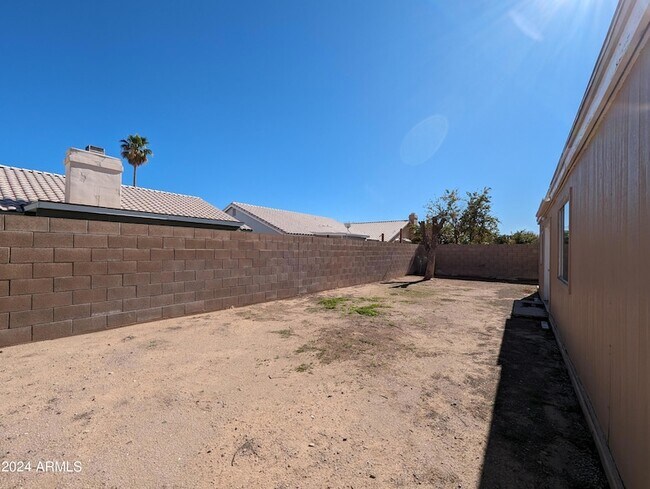 Building Photo - 11941 N 69th Ave