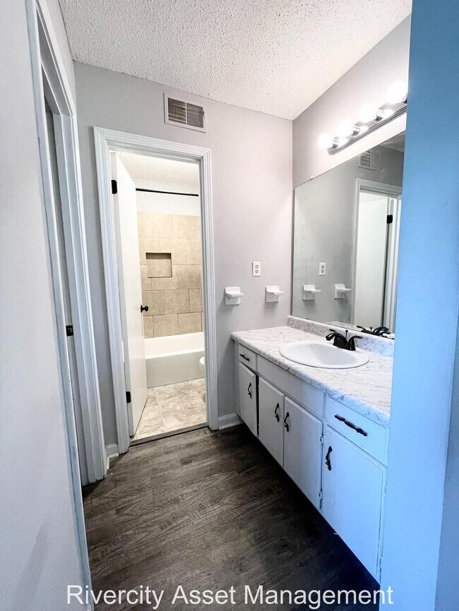 Building Photo - 2990 Ridgeway Rd