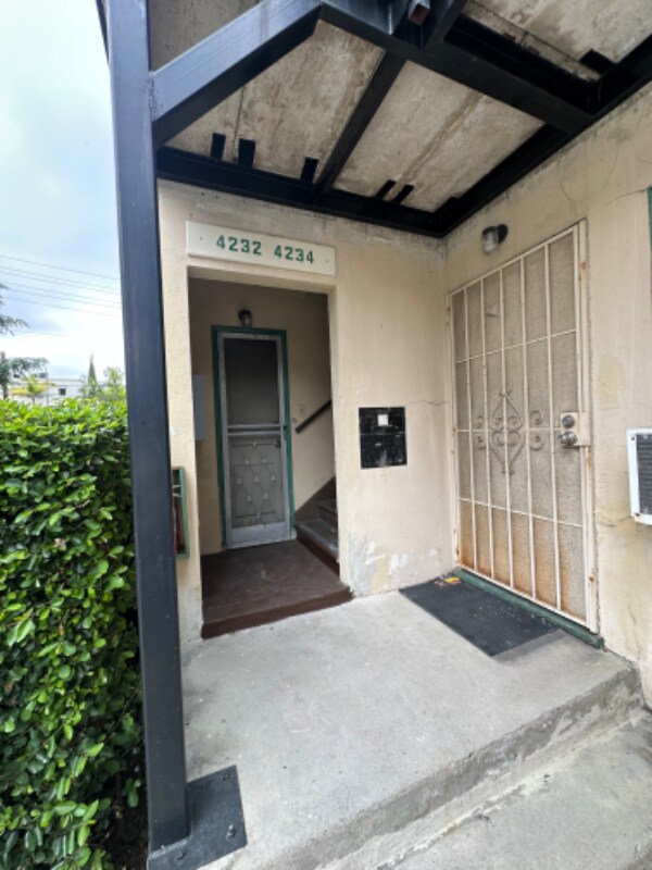 Building Photo - 4232 Los Feliz Blvd