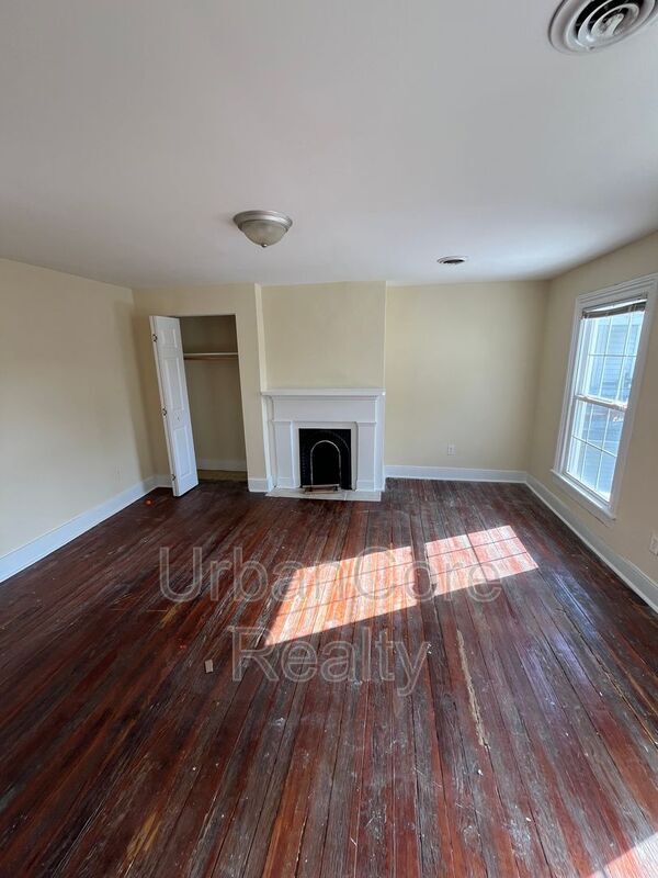 Building Photo - 805 N 26th St