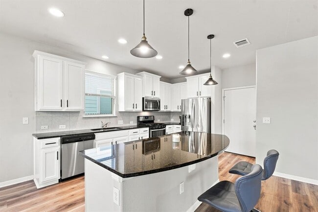 Building Photo - 241 Eagle Brook Ln