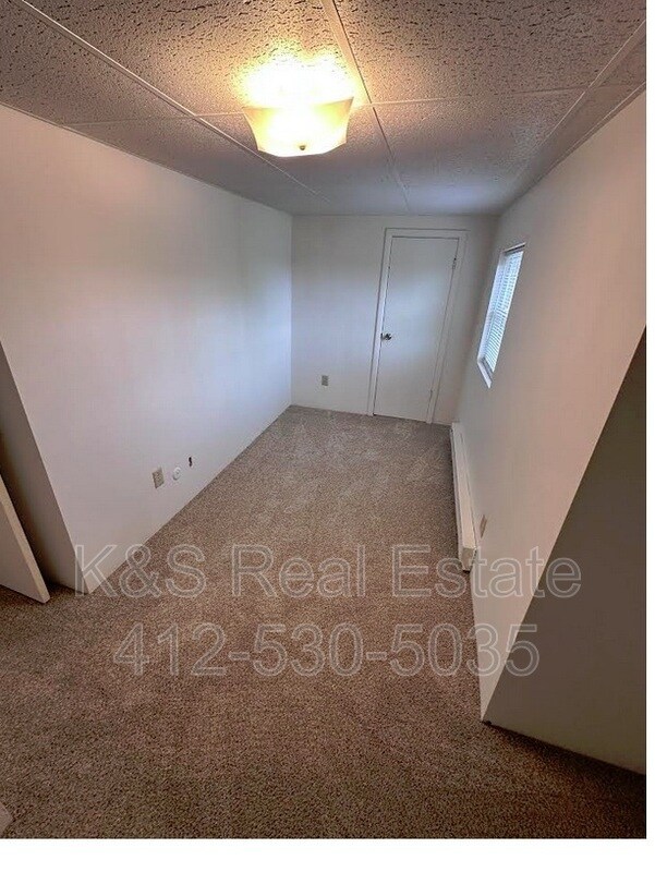 Building Photo - 224 N 5th St