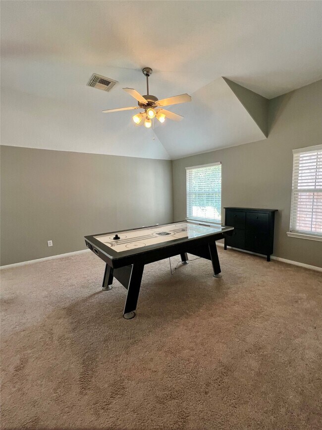 Building Photo - 411 White Oak Pointe Dr
