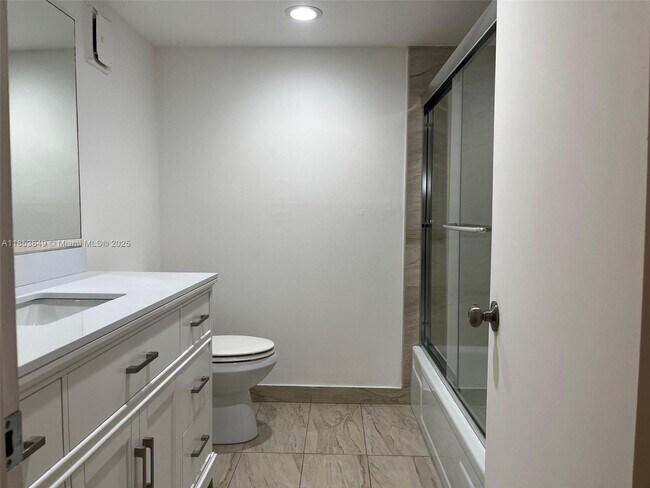 Building Photo - 200 Lakeview Dr
