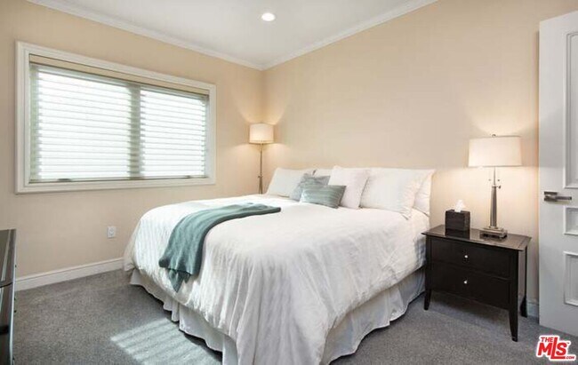 Building Photo - 918 S Wooster St