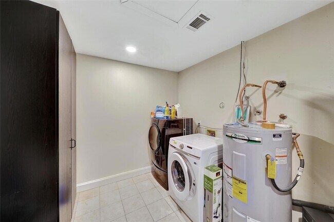 Building Photo - 22471 Grouper Ct