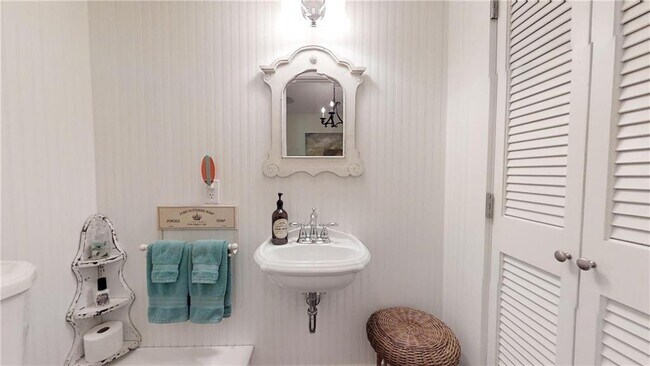 Building Photo - 95 Wood Ln