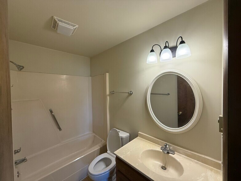 Enjoy new features in full bath - 1004 Corbett St