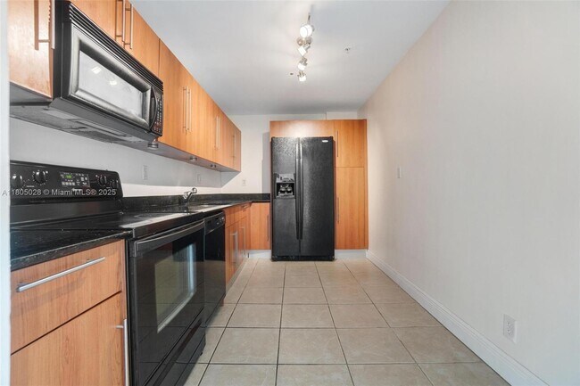 Building Photo - 3000 S Ocean Dr