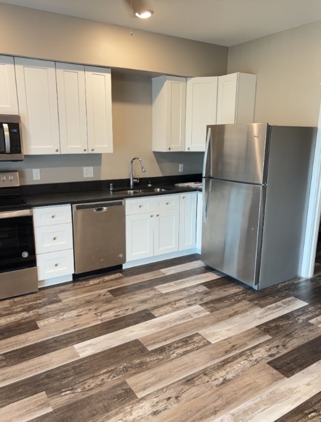 Building Photo - Studio Apartment Available in August!