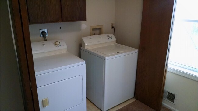 Building Photo - 3597 Gershwin Pl