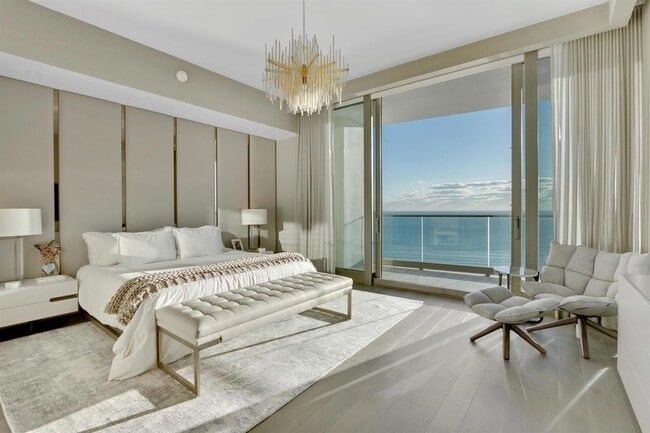 Building Photo - 17901 Collins Ave