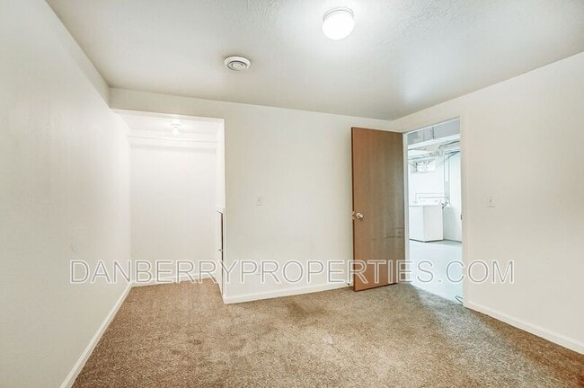 Building Photo - 347 Darrow Ave