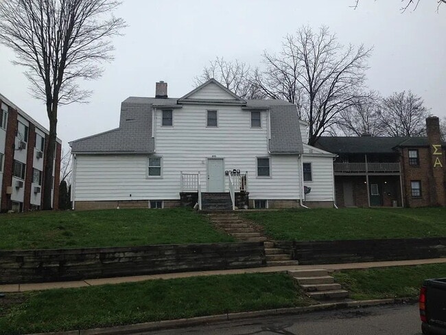 Building Photo - 340 Oakhill Ave