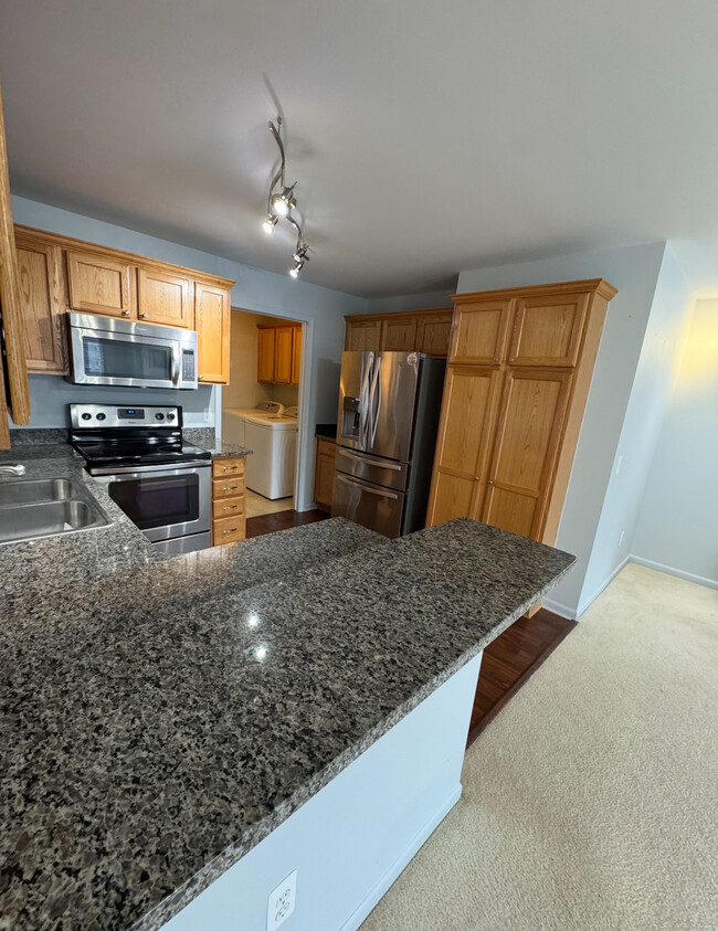 Building Photo - 5427 Twin Oaks Dr