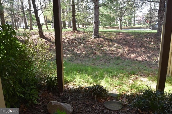 Building Photo - 44037 Kings Arms Square