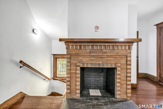 Building Photo - 66 Brownell St