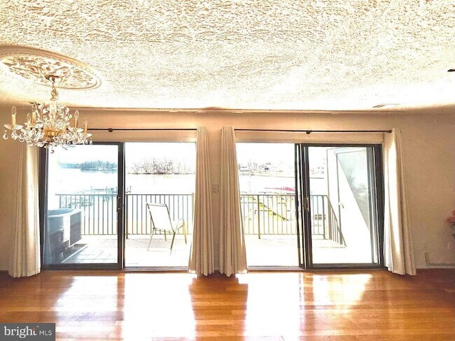 Building Photo - 532 Riviera Dr