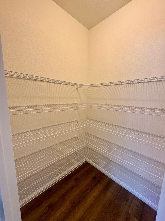 Building Photo - 4 Bed / 4 Bath Dream Home in the Hills at ...