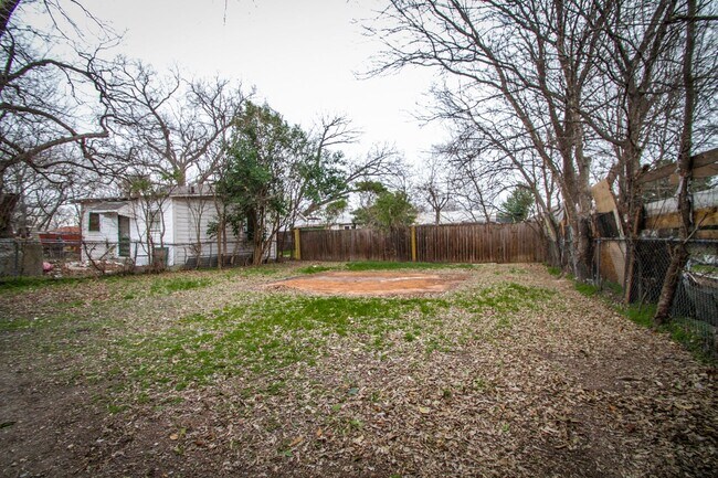 Primary Photo - 1727 Nolan St