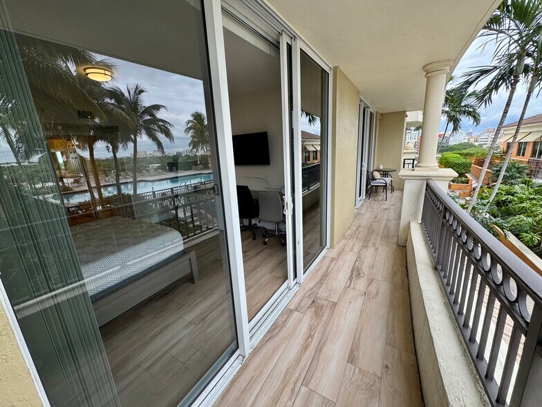 Building Photo - 3232 Coral Way