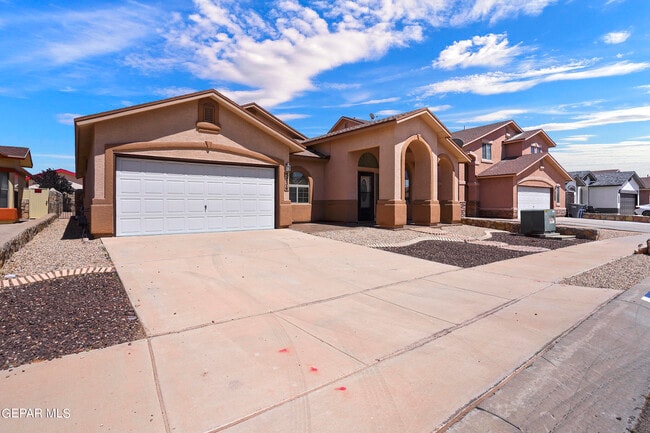 Primary Photo - 3236 Sunset Point Dr
