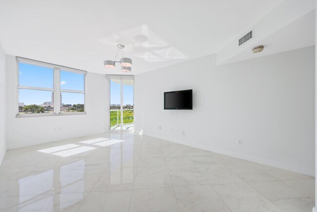 Building Photo - 500 SE Mizner Blvd