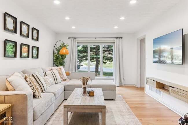 Building Photo - 521 Thornberry Dr