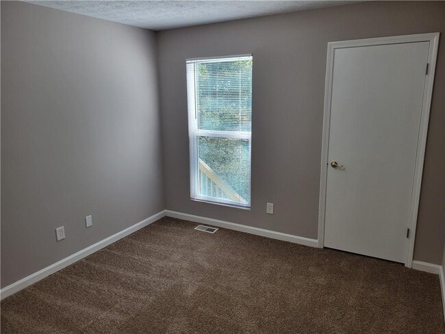 Building Photo - 410 Collett Ave