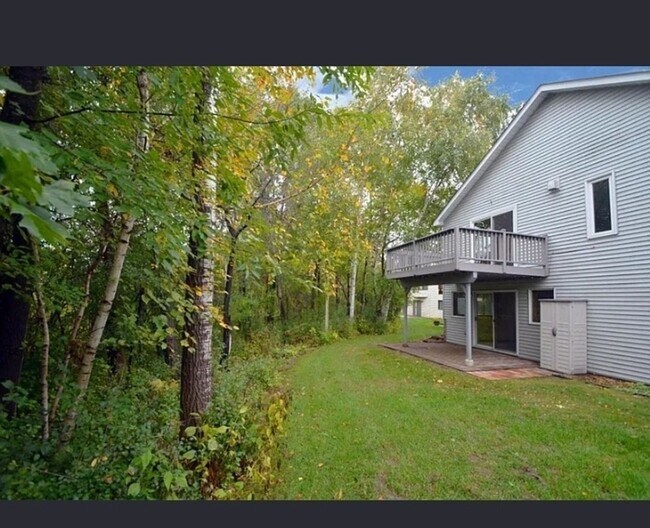 Building Photo - Charming 3BR - 2 Bath House in Shoreview