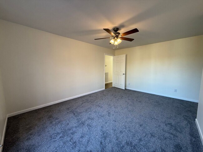 Building Photo - Newly renovated 3 Bedroom 3 Bathroom Home ...