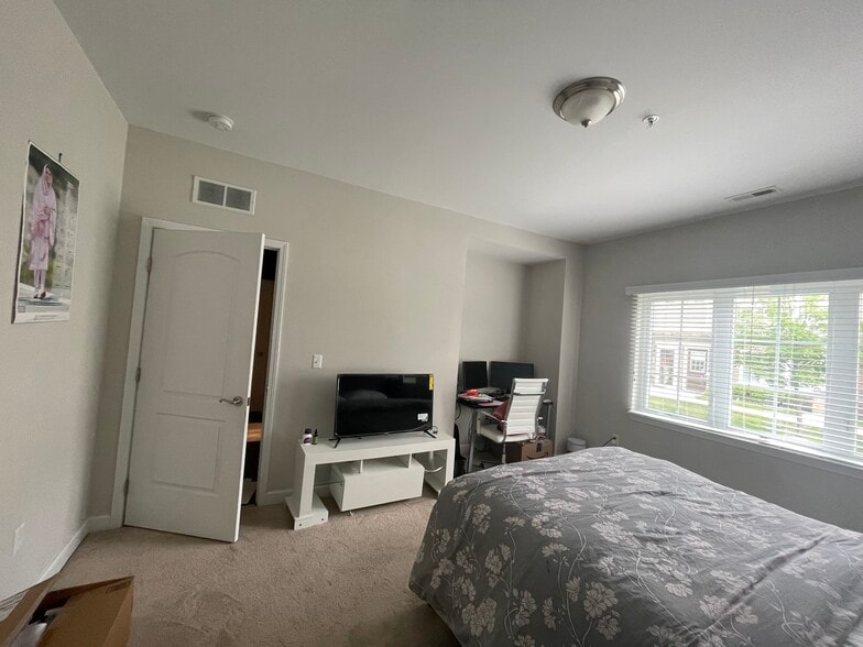 Building Photo - 5580 Arbor Chase Dr